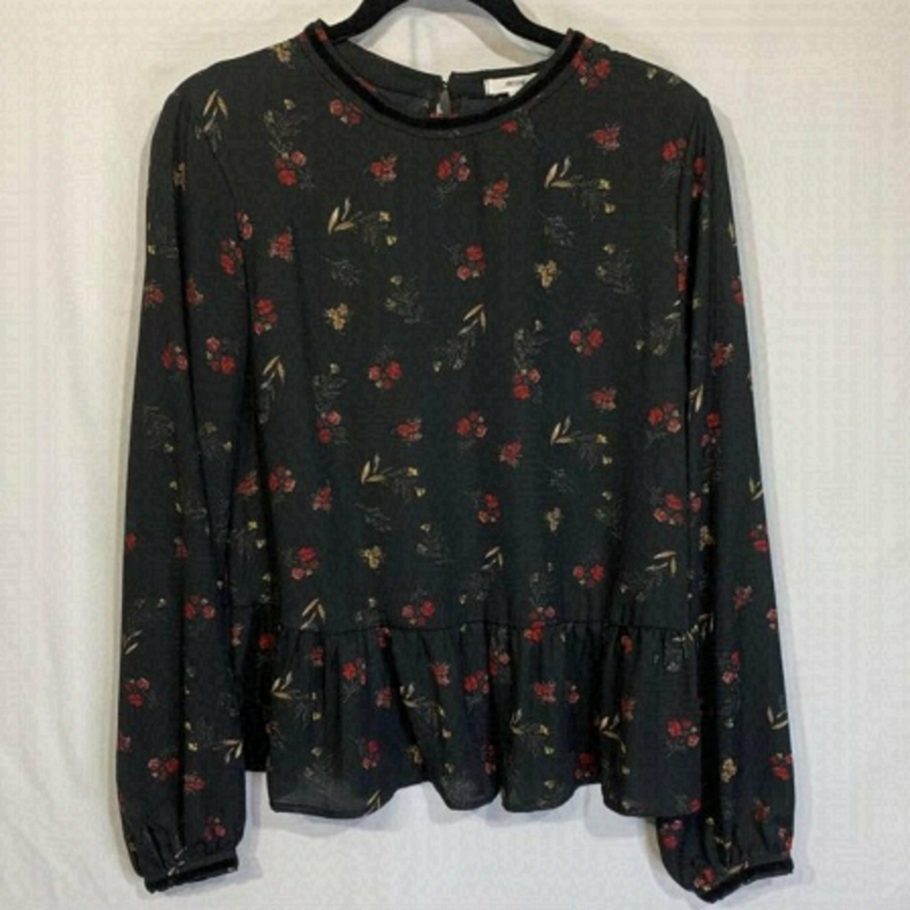 WOMAN’S large peplum blouse. Floral design. Long sleeve. Excellent condition. Cr